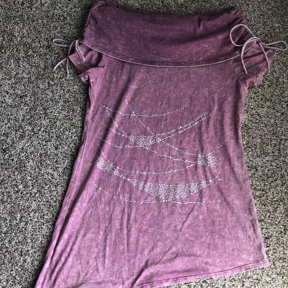 Short sleeve off the shoulder tee